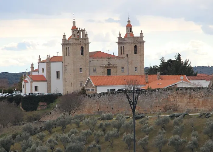 Turismo Miranda 3* מירנדה דו דורו