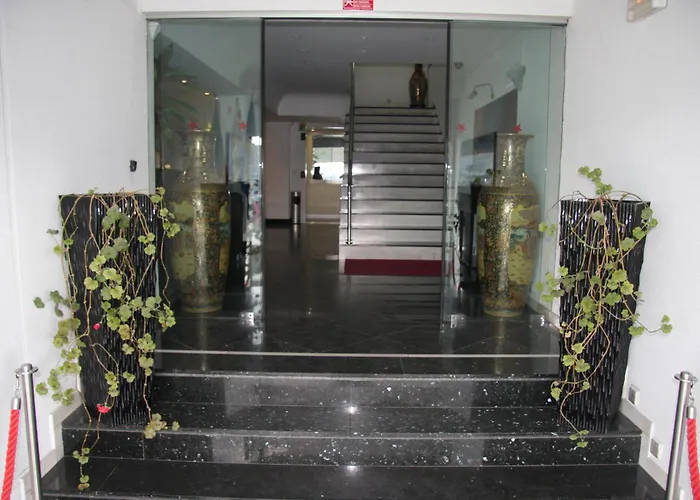 מלון Turismo Miranda 3*